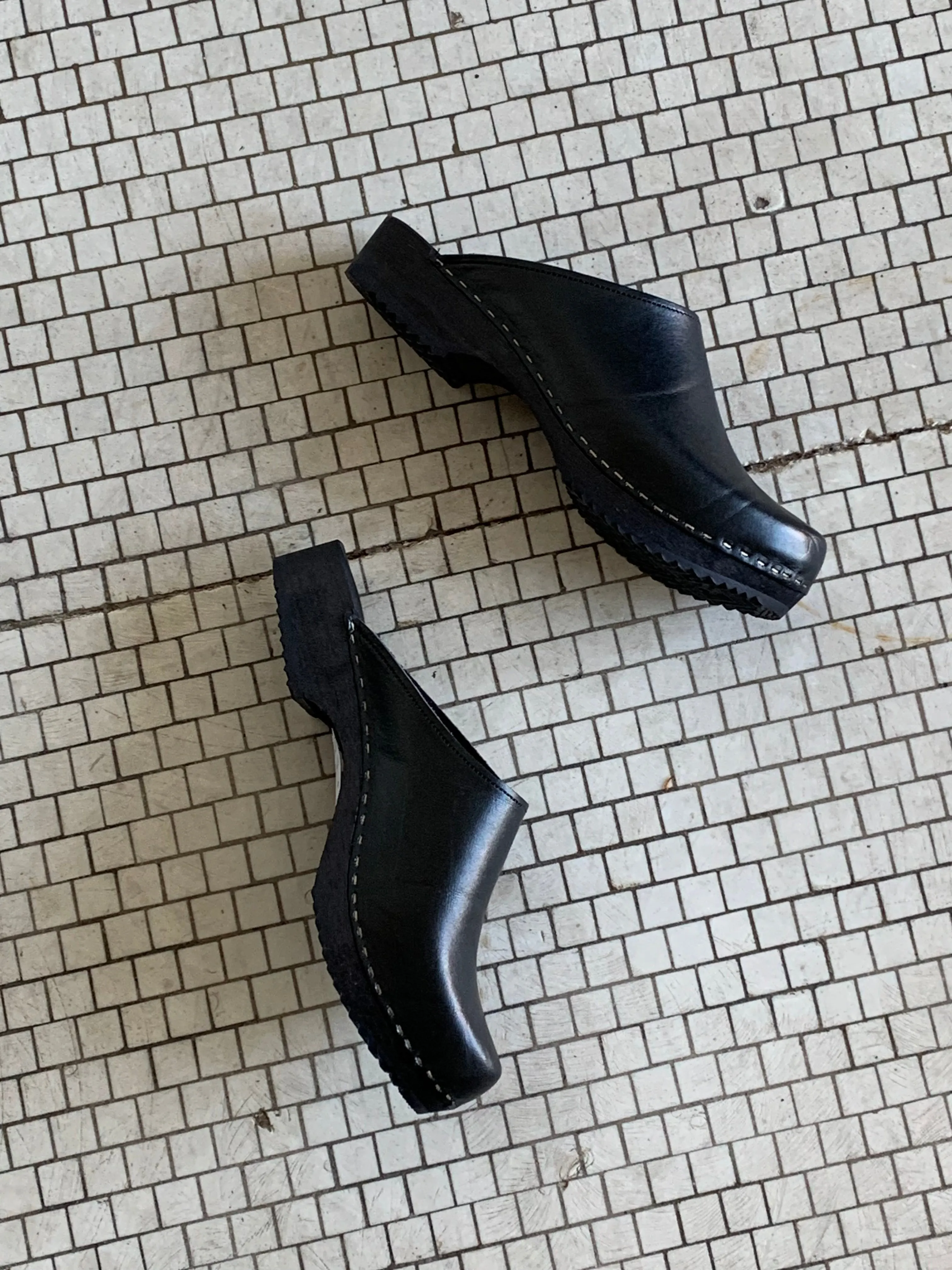 Black Kitty Clogs Studio clogs