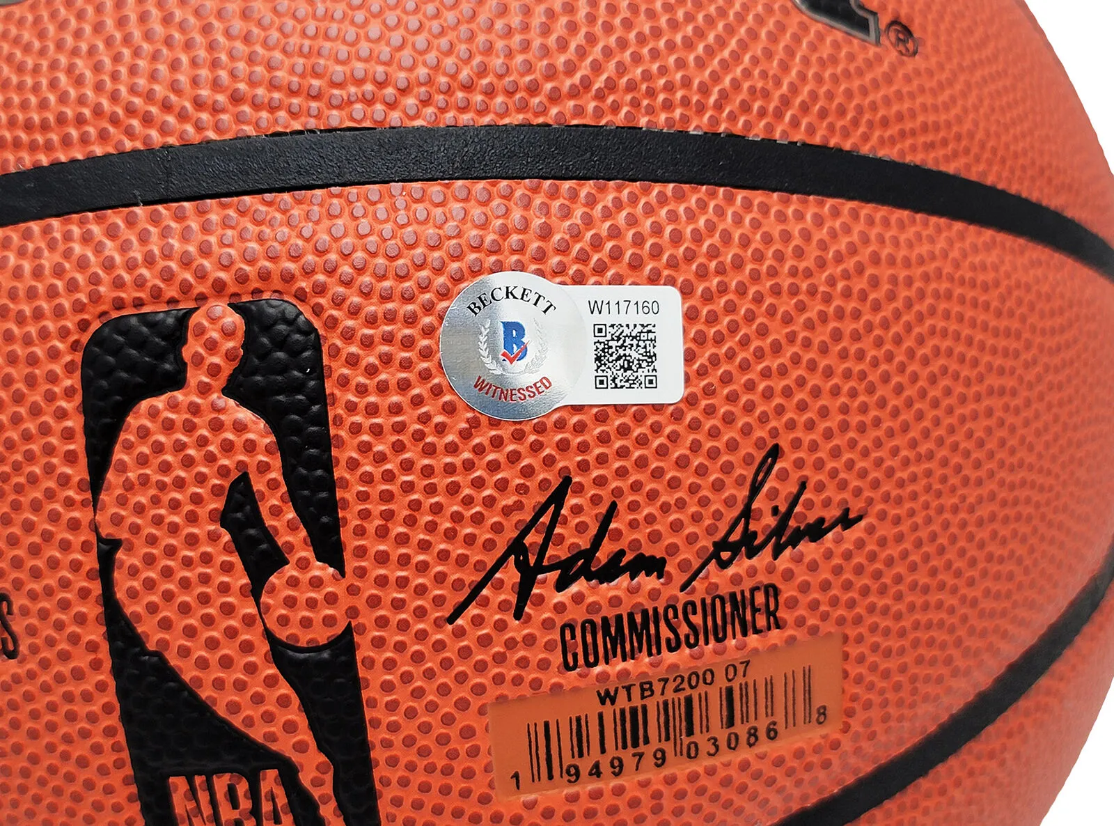 DEMAR DEROZAN AUTOGRAPHED AUTHENTIC GAME SERIES BASKETBALL BULLS BECKETT 209346