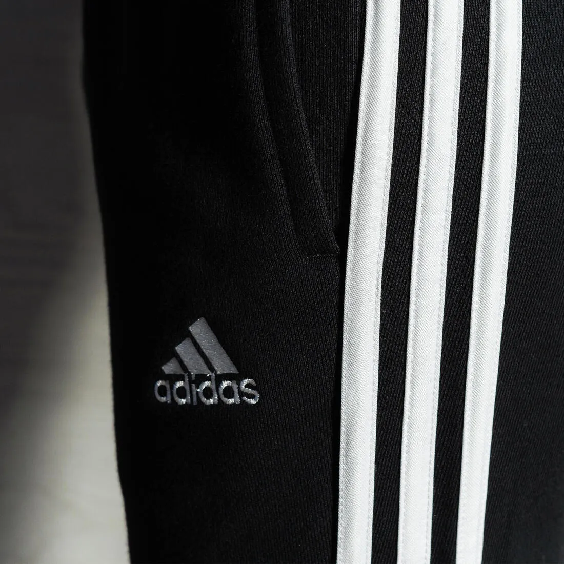 PANTALON JOGGING IMPRIME FLORAL DE FITNESS SOFT TRAINING ADIDAS FEMME NOIR