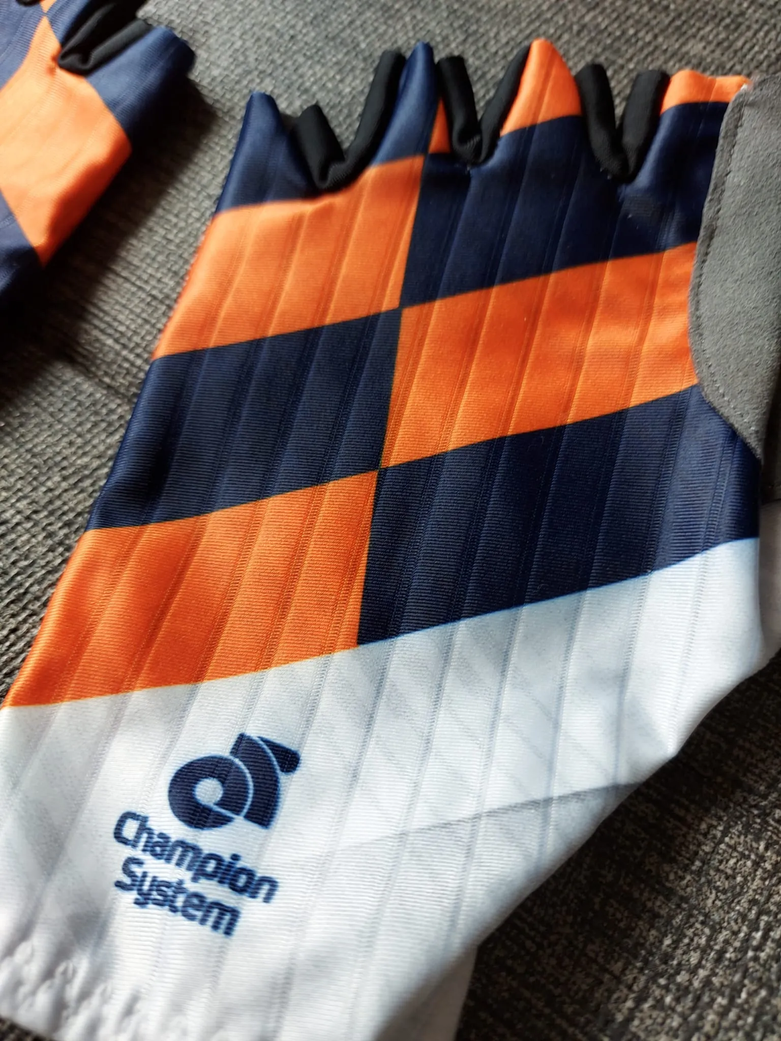 RACE GLOVES