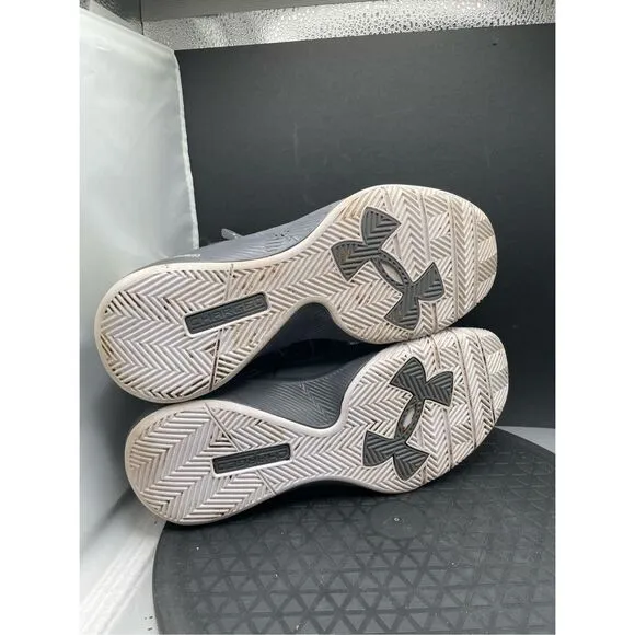 Under Armour Men's Clutchfit Drive 2 Basketball Shoe Size 8 Gray