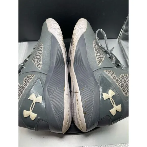 Under Armour Men's Clutchfit Drive 2 Basketball Shoe Size 8 Gray