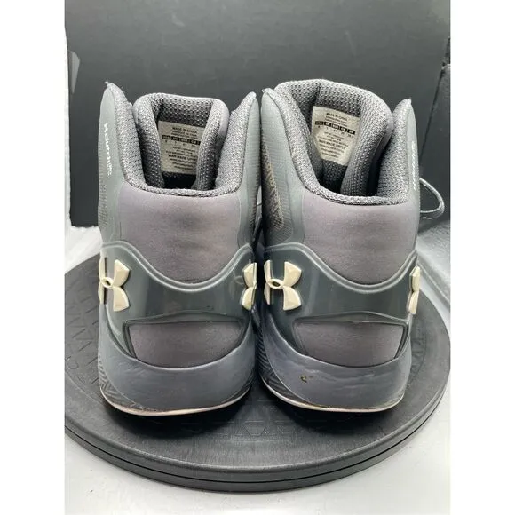 Under Armour Men's Clutchfit Drive 2 Basketball Shoe Size 8 Gray