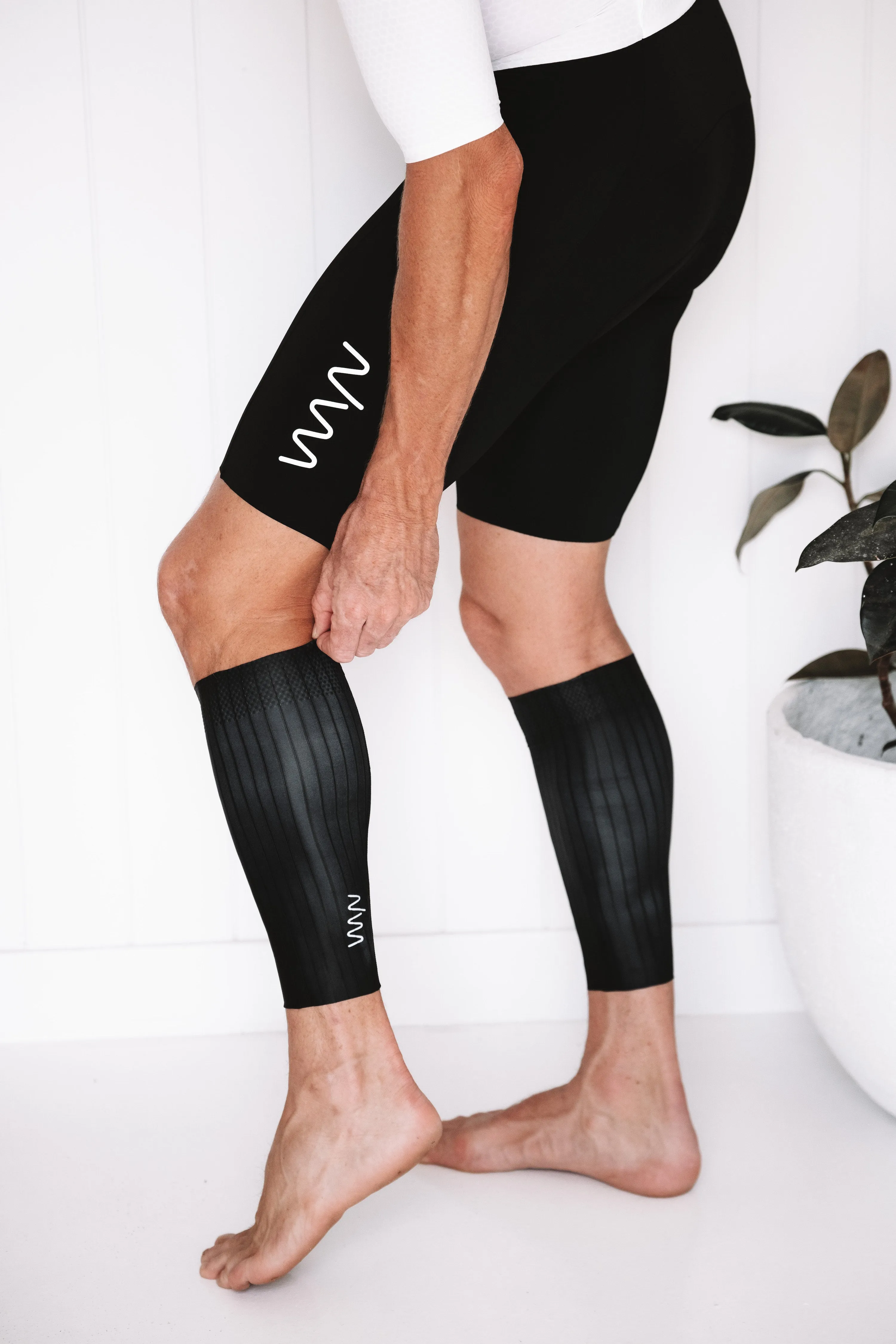Unisex Aero Calf Sleeves - Black