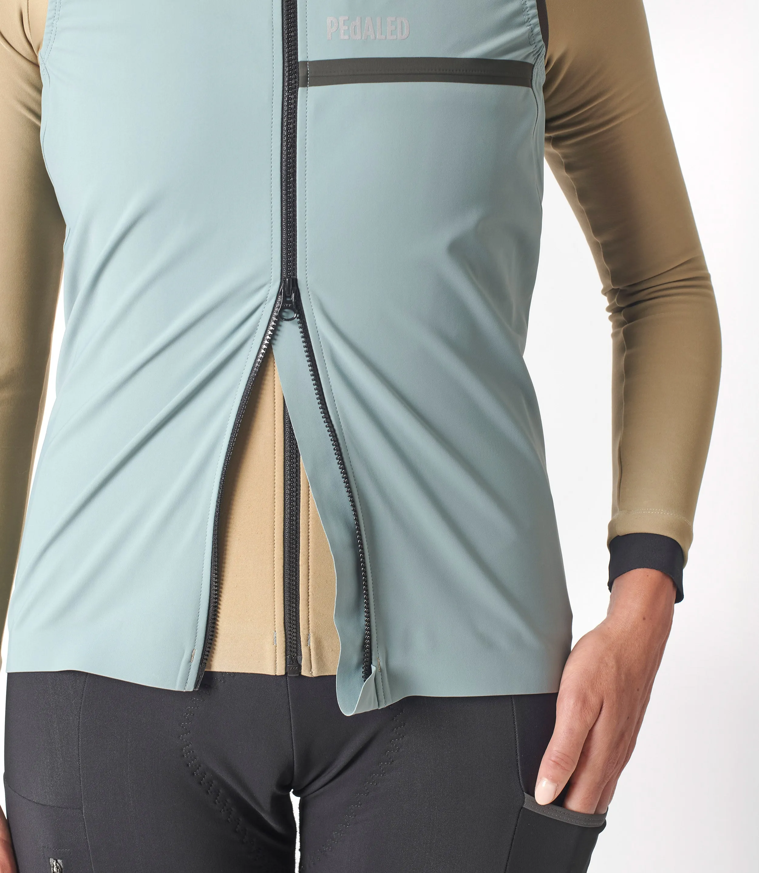 Woman - Odyssey waterproof vest in Stormy sea